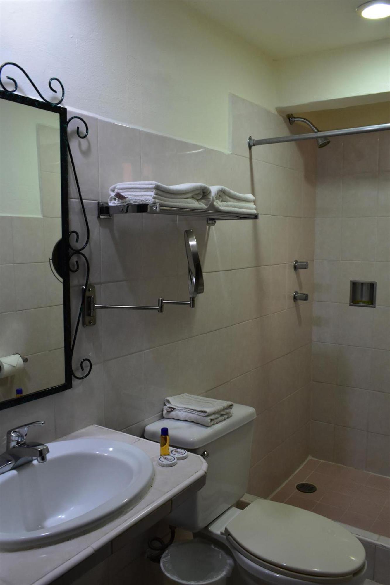 Maya Tulipanes Express Palenque Room photo